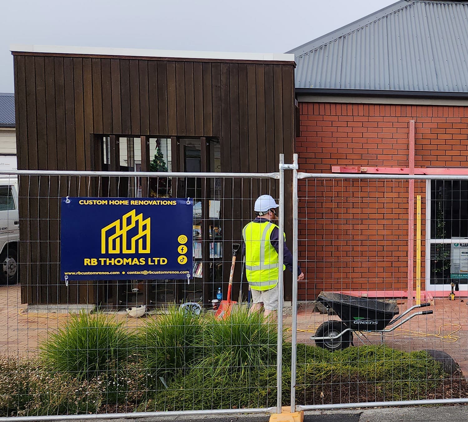 RB Thomas signage on a build site