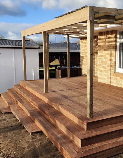 Timber deck and pergola built by RB Thomas